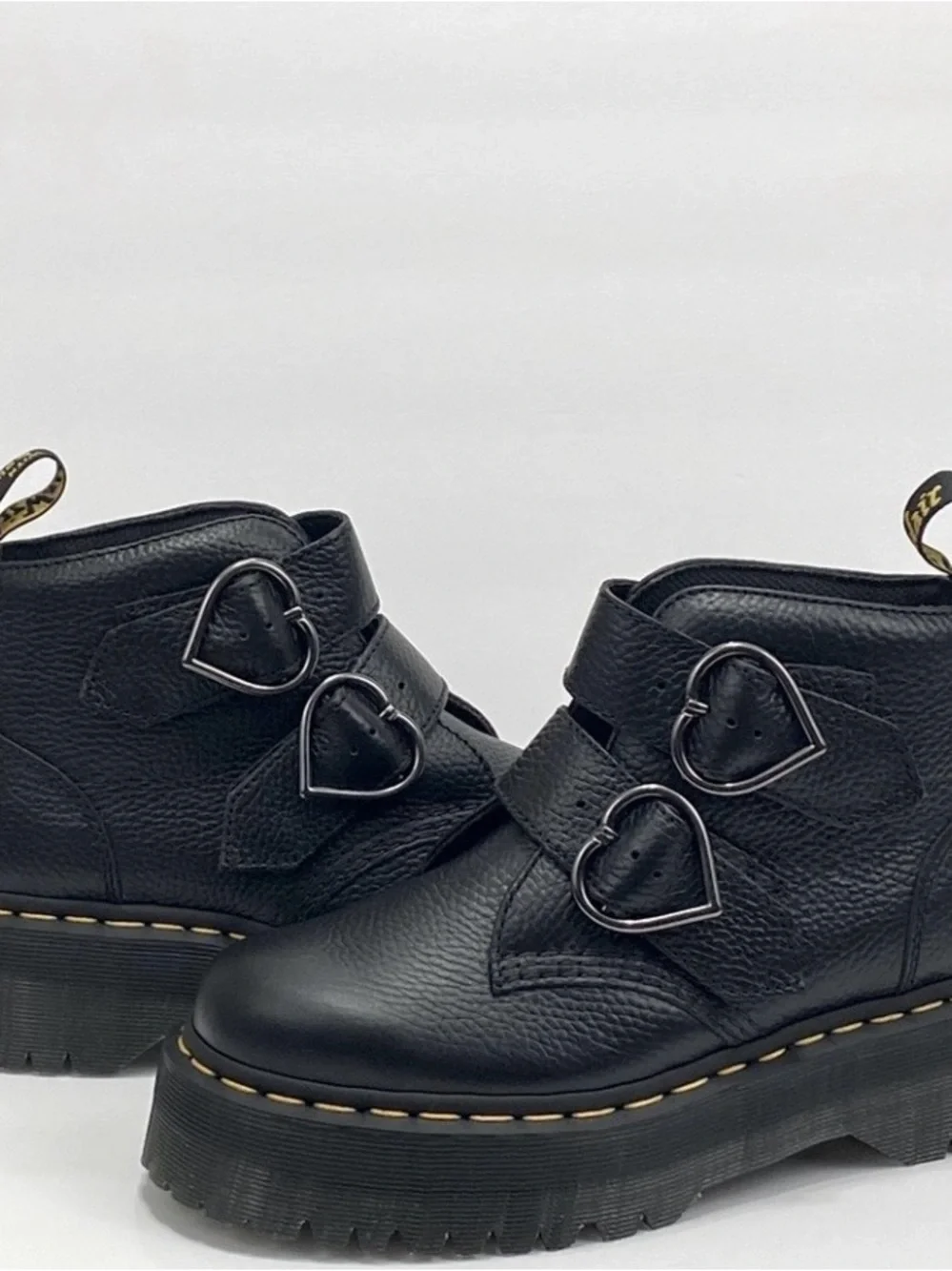 🌹NEW DR MARTENS DEVON HEART LEATHER PLATFORM BOOTS 🌹